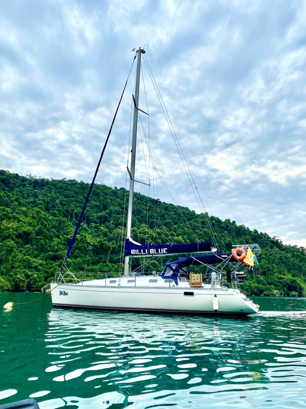 Het beste van Paraty beleef je vanaf het water: een privé-dagtocht op een zeilboot.