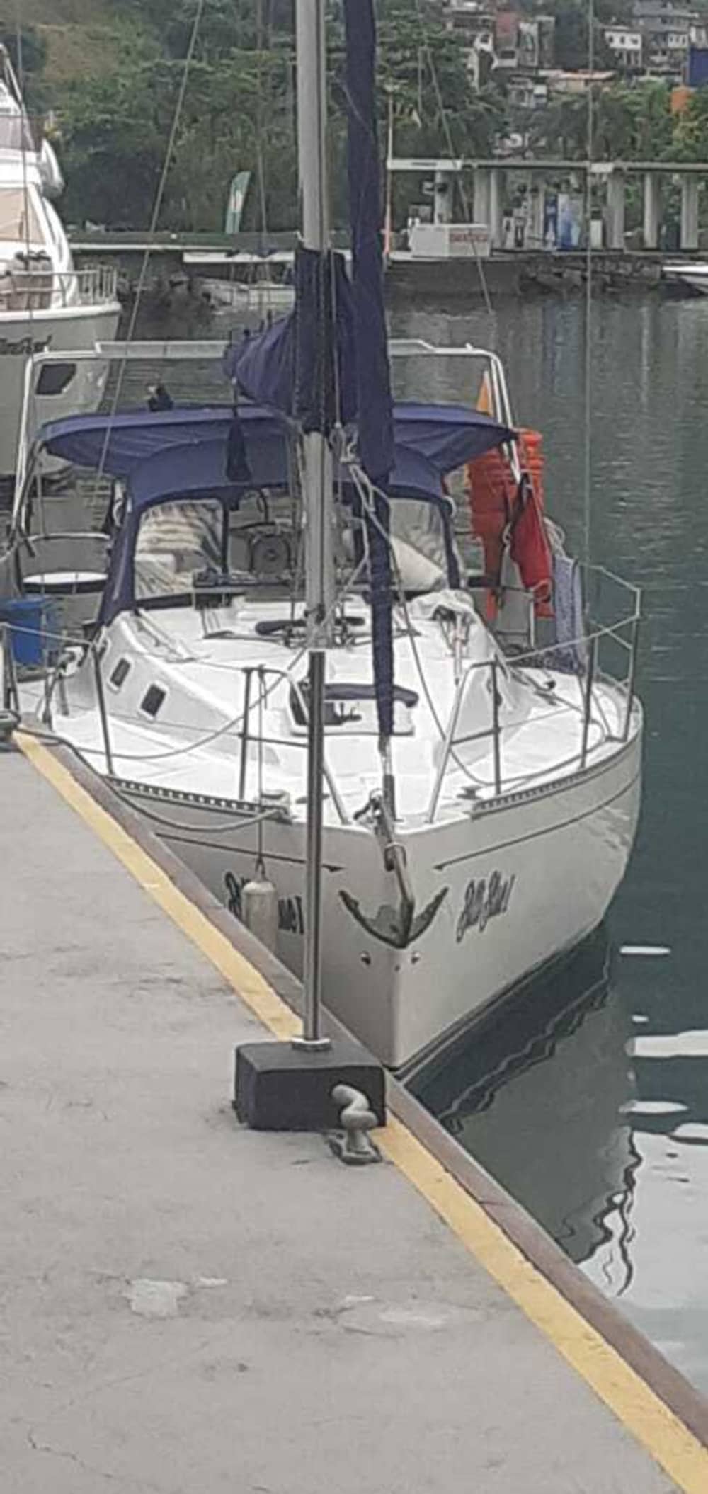 Het beste van Paraty beleef je vanaf het water: een privé-dagtocht op een zeilboot.