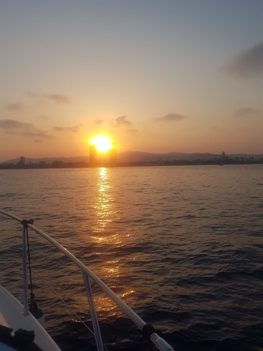 4-Hour Scenic Cruise from Barcelona by Sailboat