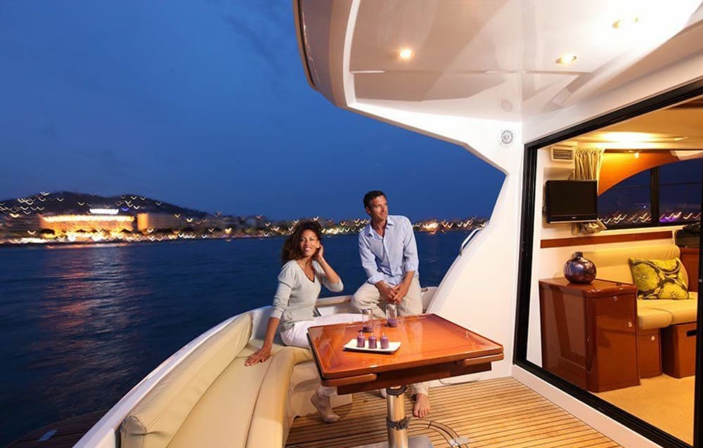 3 Stunden exklusiver Yachtausflug: Versteckte Buchten und Gourmet-Service auf Teneriffa