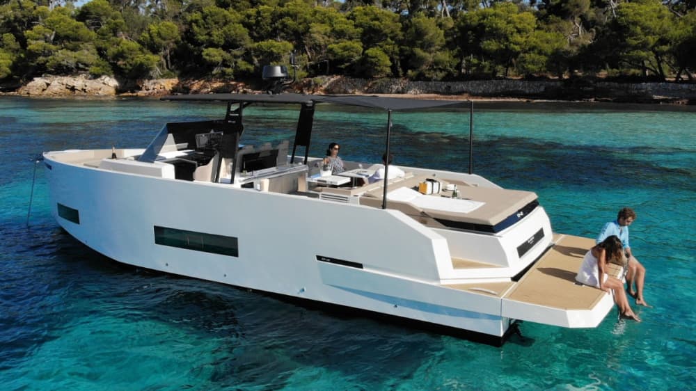 Escapada a la isla de Rhenia: una aventura de medio día en el paraíso