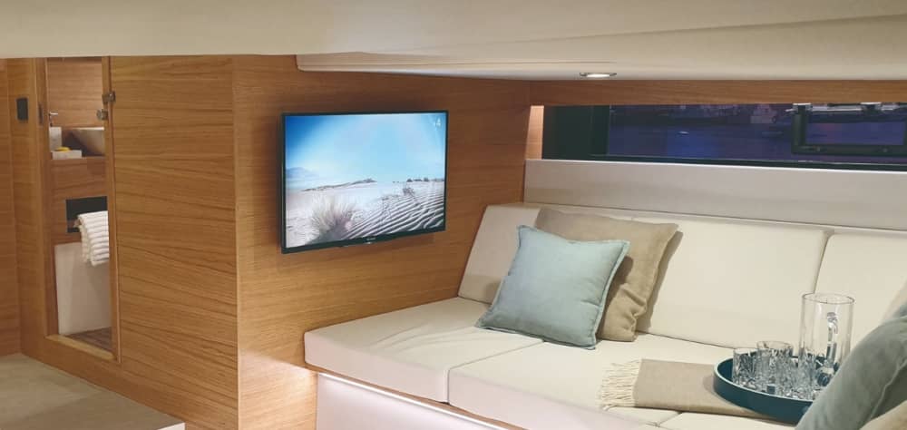 Escapada a la isla de Rhenia: una aventura de medio día en el paraíso