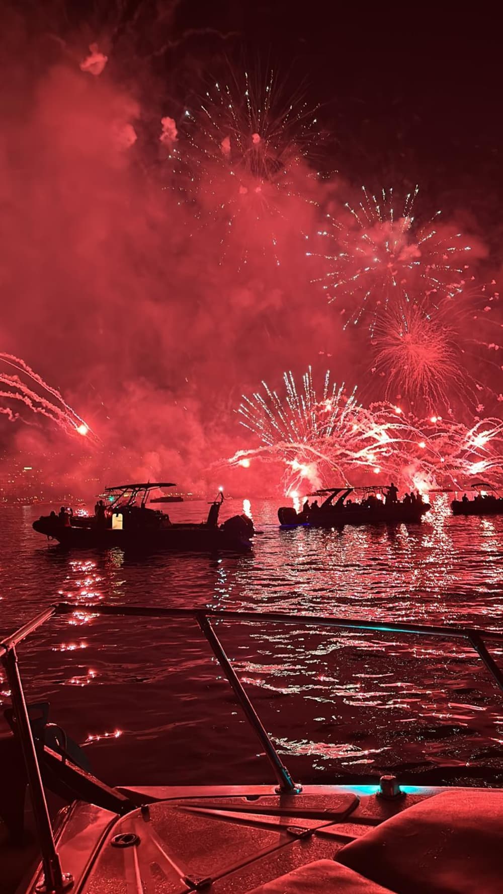 Explora Cannes en barco: Un día completo en el agua a bordo de una lancha motora.