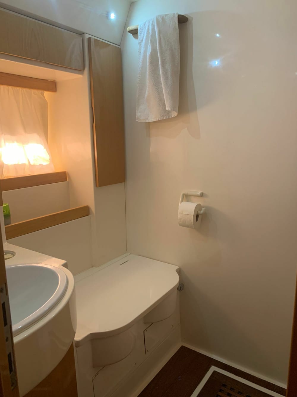 Goditi il sole con un'escursione in barca di 9 ore a Taranto.