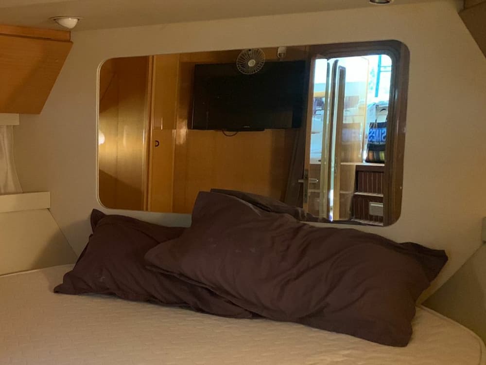 Goditi il sole con un'escursione in barca di 9 ore a Taranto.