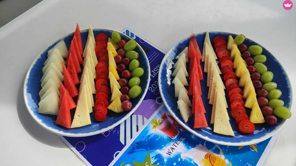 6-hour cruise on a 20-meter yacht