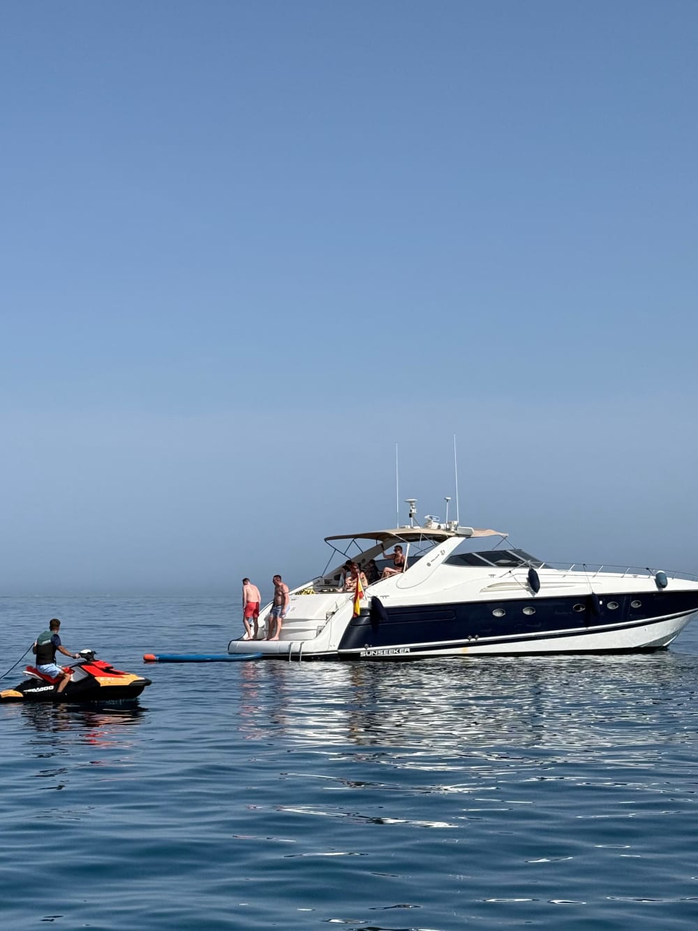 4-hour big-ship cruise with water sports included, including jet skiing and donuts. One hour per activity on a 20-meter yacht.