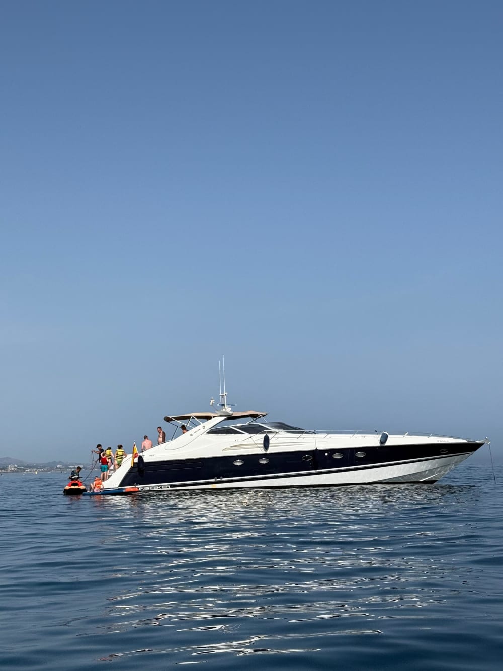 4-hour big-ship cruise with water sports included, including jet skiing and donuts. One hour per activity on a 20-meter yacht.