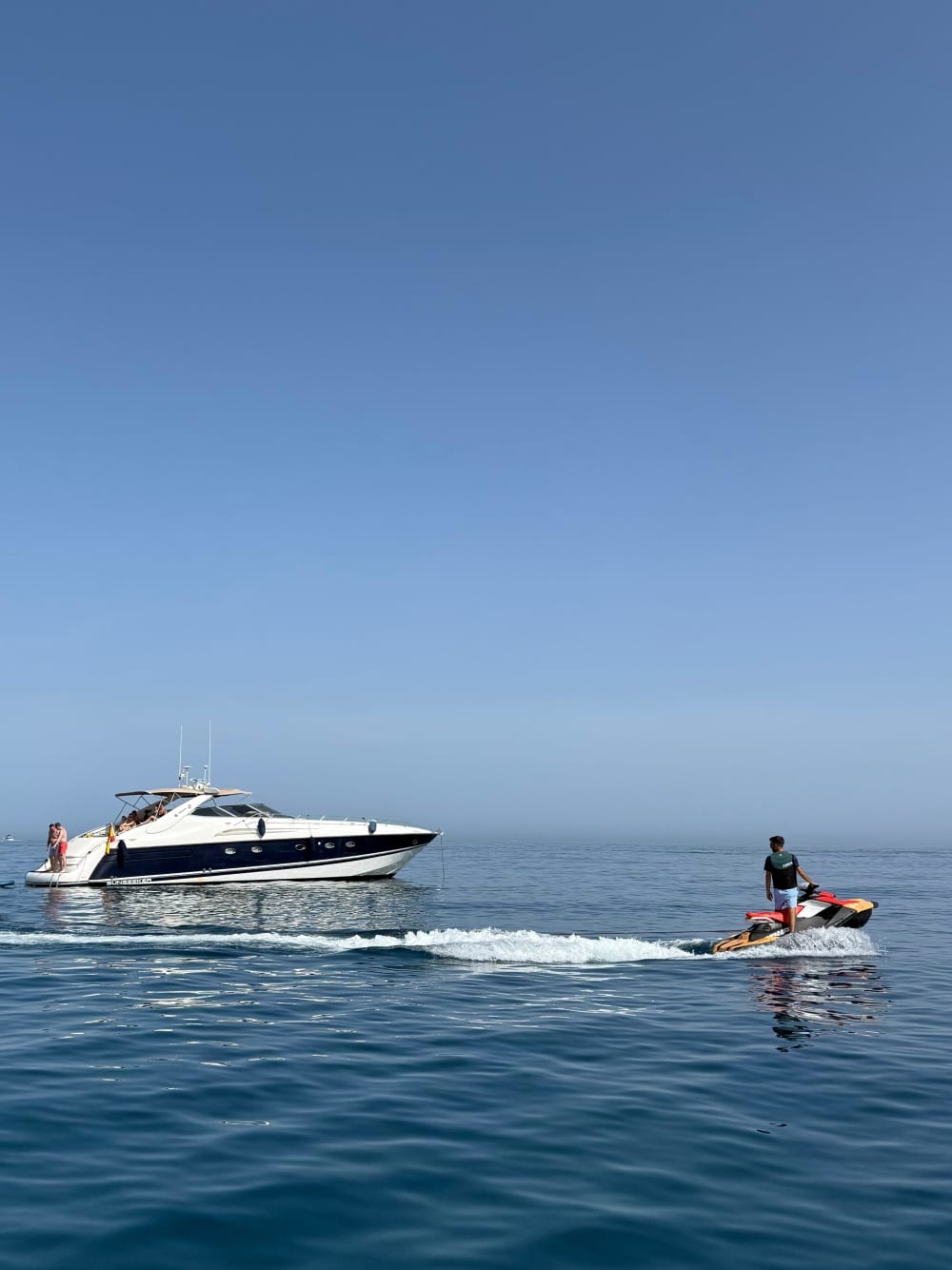 4-hour big-ship cruise with water sports included, including jet skiing and donuts. One hour per activity on a 20-meter yacht.