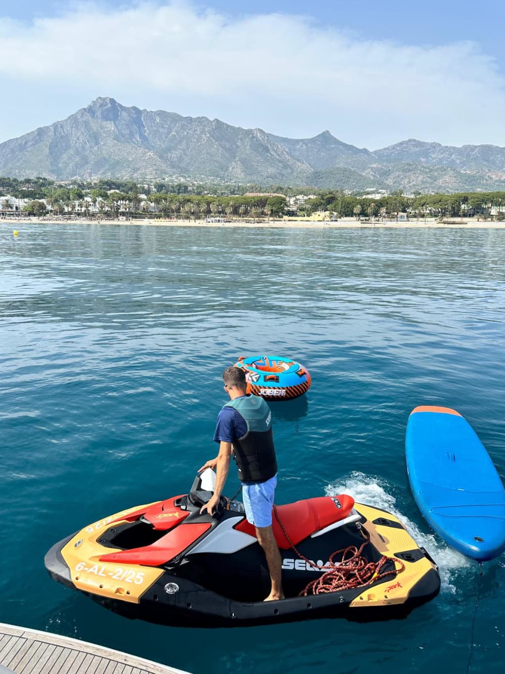 4-hour big-ship cruise with water sports included, including jet skiing and donuts. One hour per activity on a 20-meter yacht.