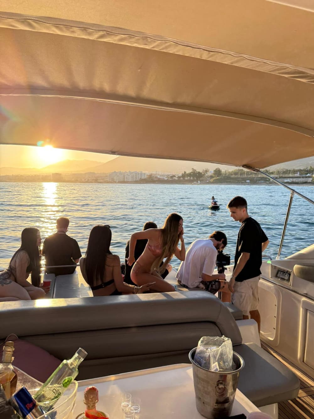 4-hour big-ship cruise with water sports included, including jet skiing and donuts. One hour per activity on a 20-meter yacht.