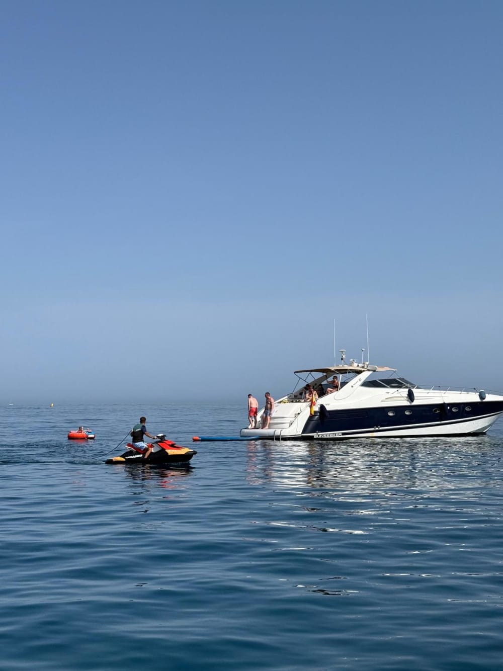 6-hour cruise on a 20-meter yacht