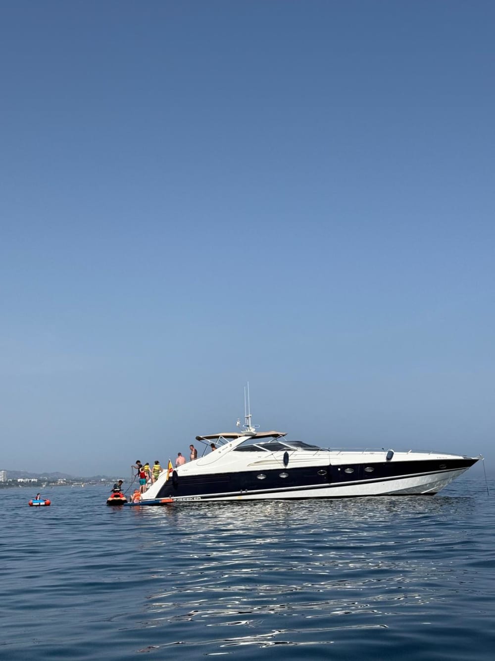 6-hour cruise on a 20-meter yacht