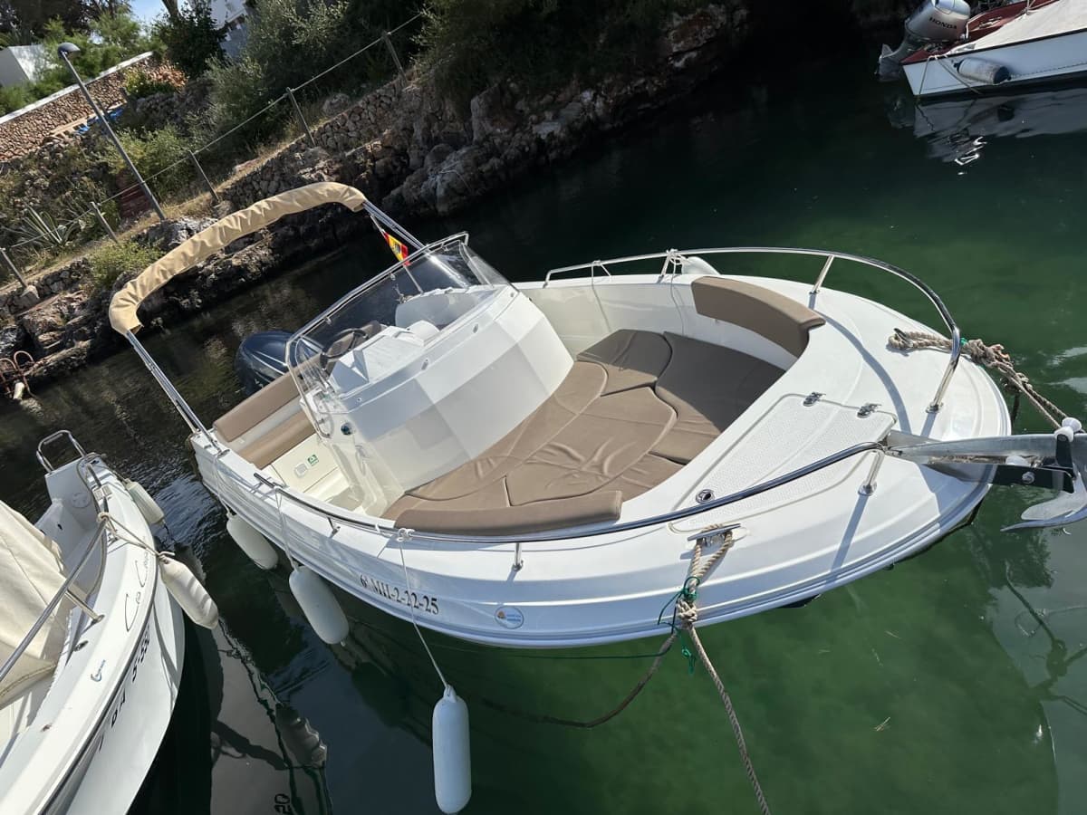 Erlebnis: Ein ganzer Tag Sonne auf einem Motorboot