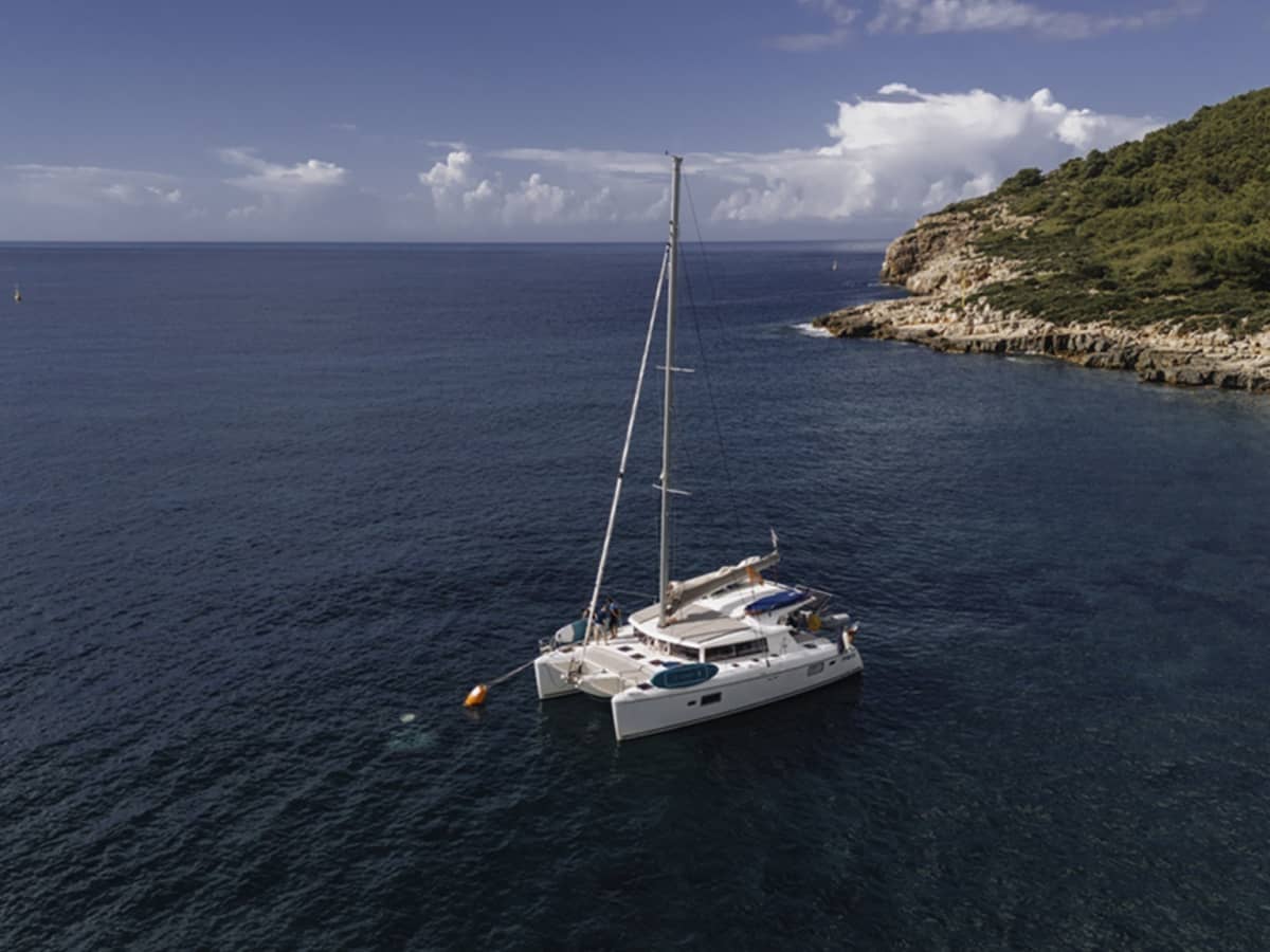 Full-day catamaran excursion to Alghero