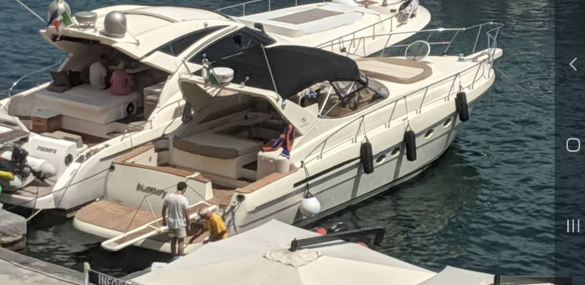 Ein Tag in Termoli auf einem Motorboot