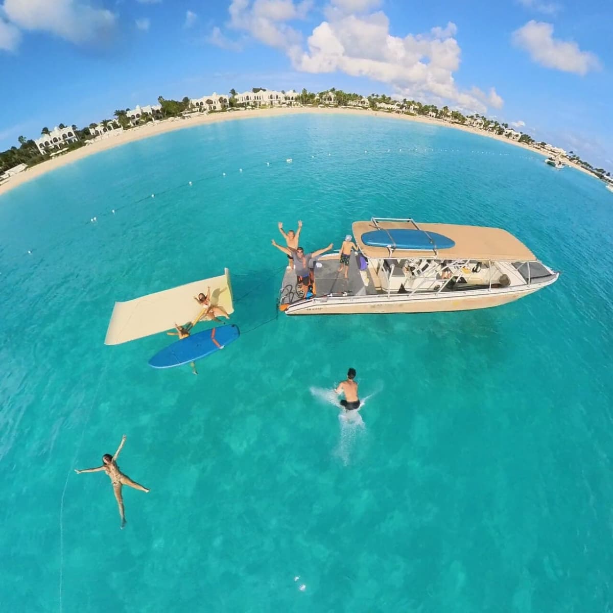 Entdecken Sie Sint Maarten: Ein sonniger Tag auf einem Motorboot