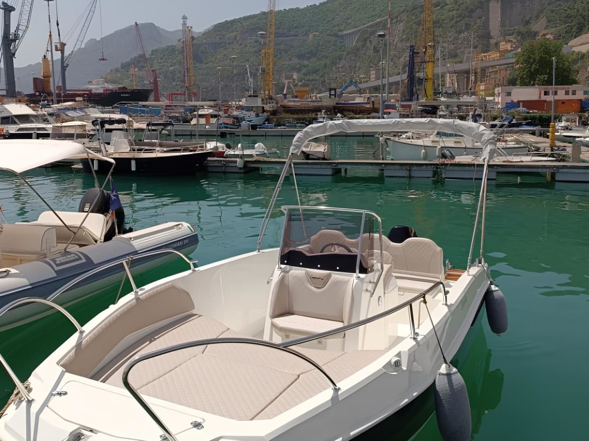 Excursión privada a Positano a bordo del Cayman