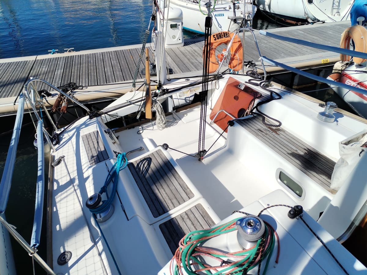 Discover Embiez on a full-day sailing trip