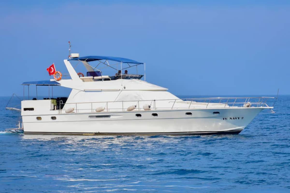 Antalya: tour privado en yate con 3 paradas para nadar y comida