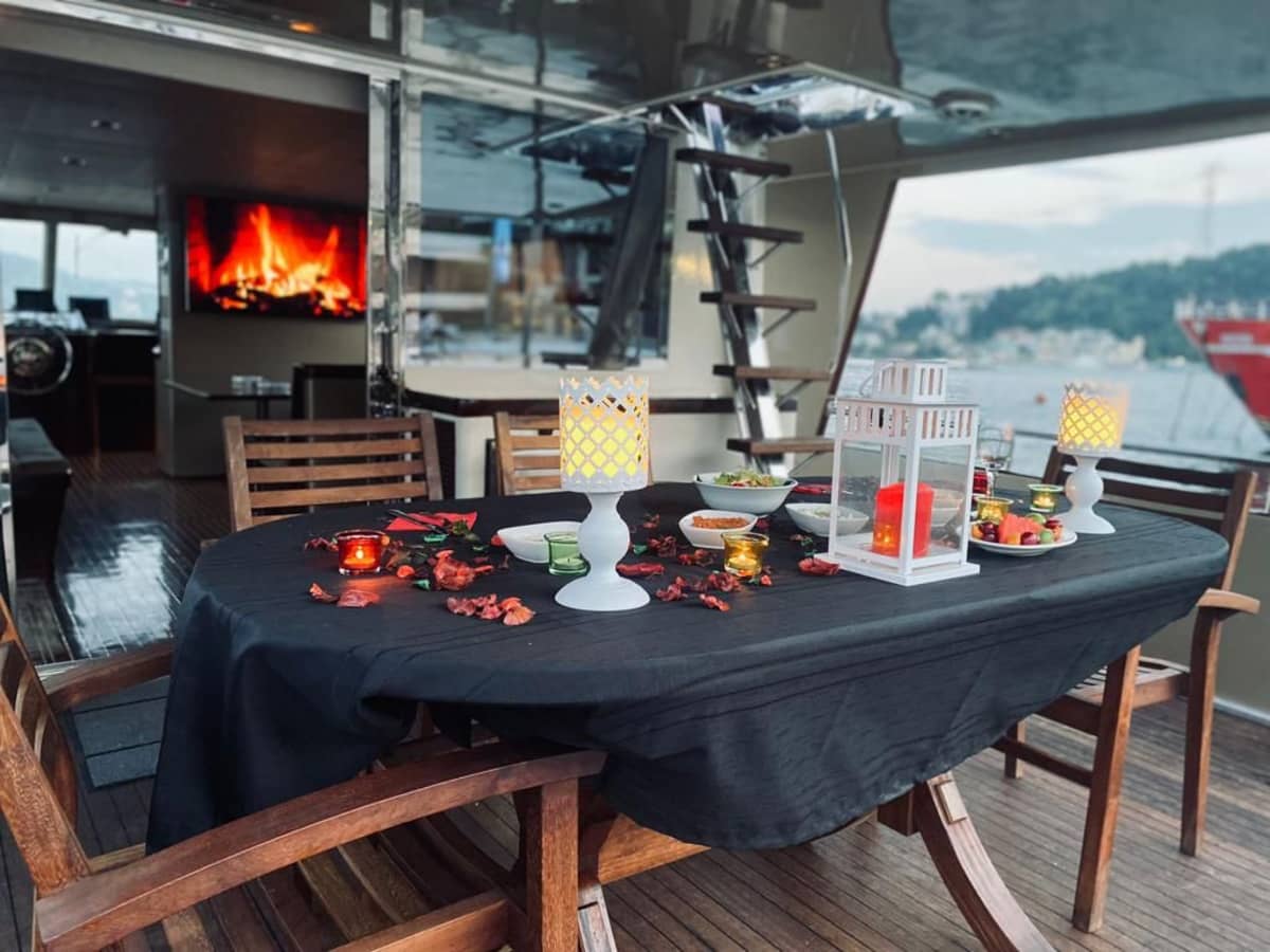 Viaggio in yacht sul Bosforo