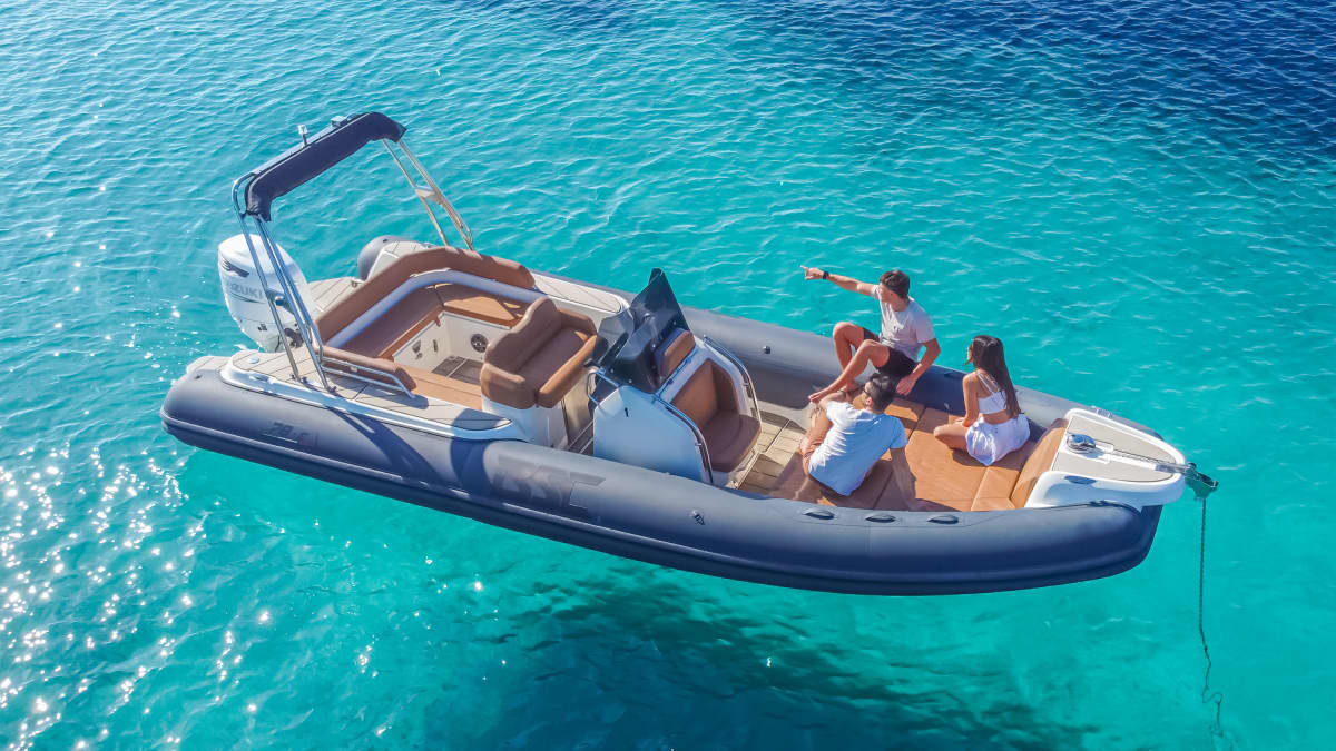 Cagliari: Exclusive Tour on the BSC 785 Elegance Inflatable Boat
