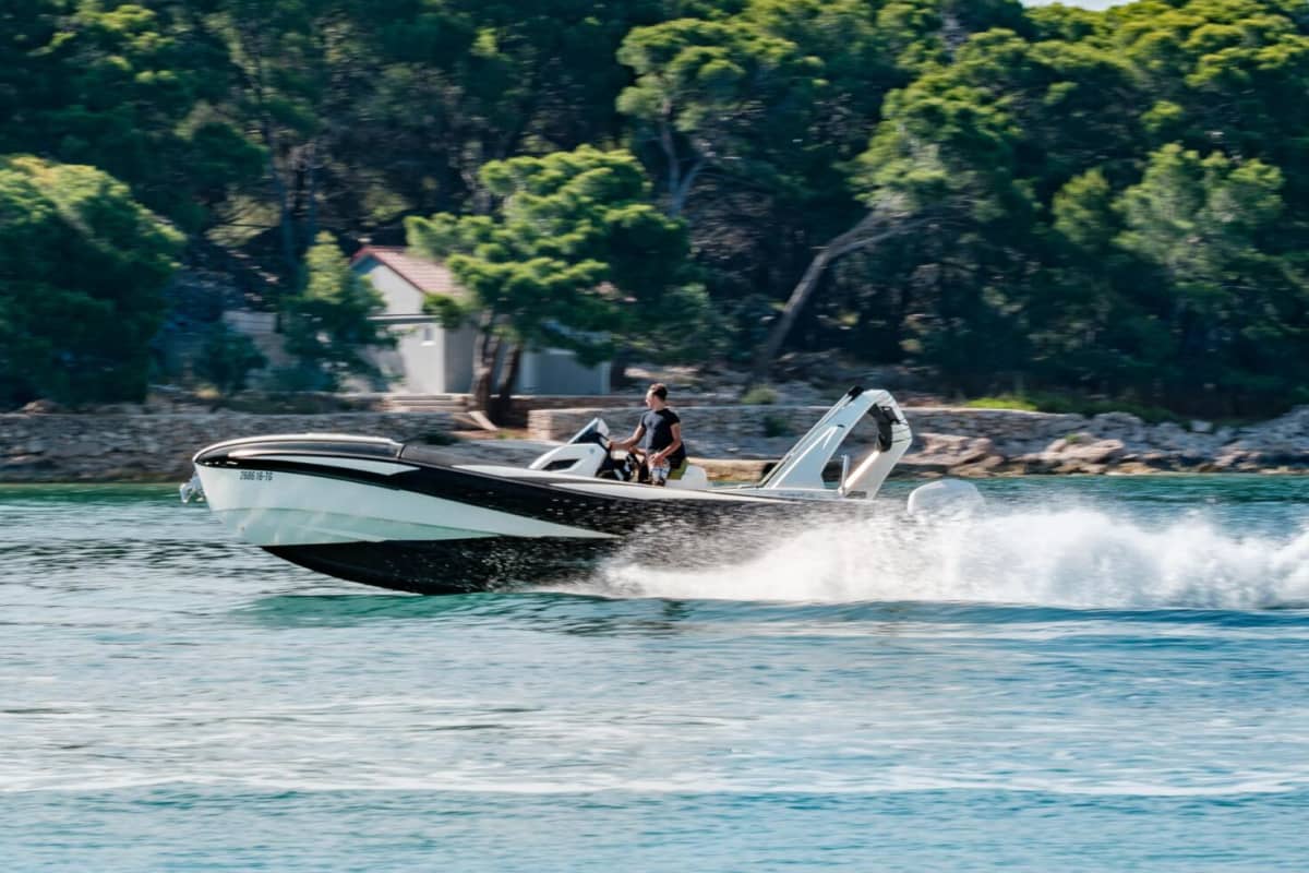 Luxury Transfer Murter–Split/Hvar by SuperRib30 (700HP)