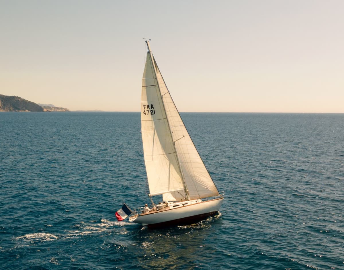 Navegación y Mediterráneo 8h: Aventura íntima con salida desde Saint-Cyr-sur-Mer