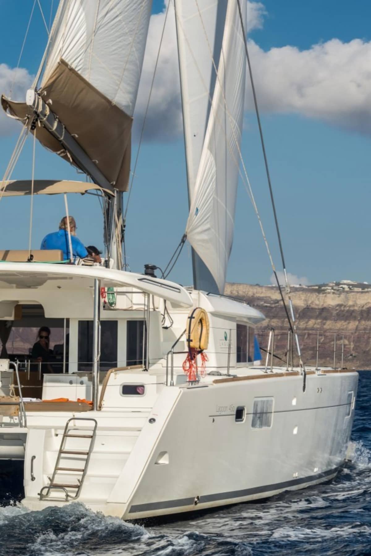 Experiência de um dia inteiro navegando em Santorini