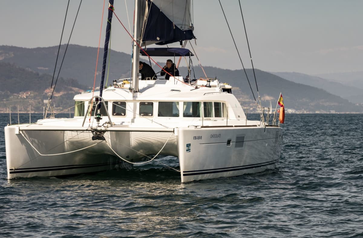 Discover Vigo on a full-day sailing trip