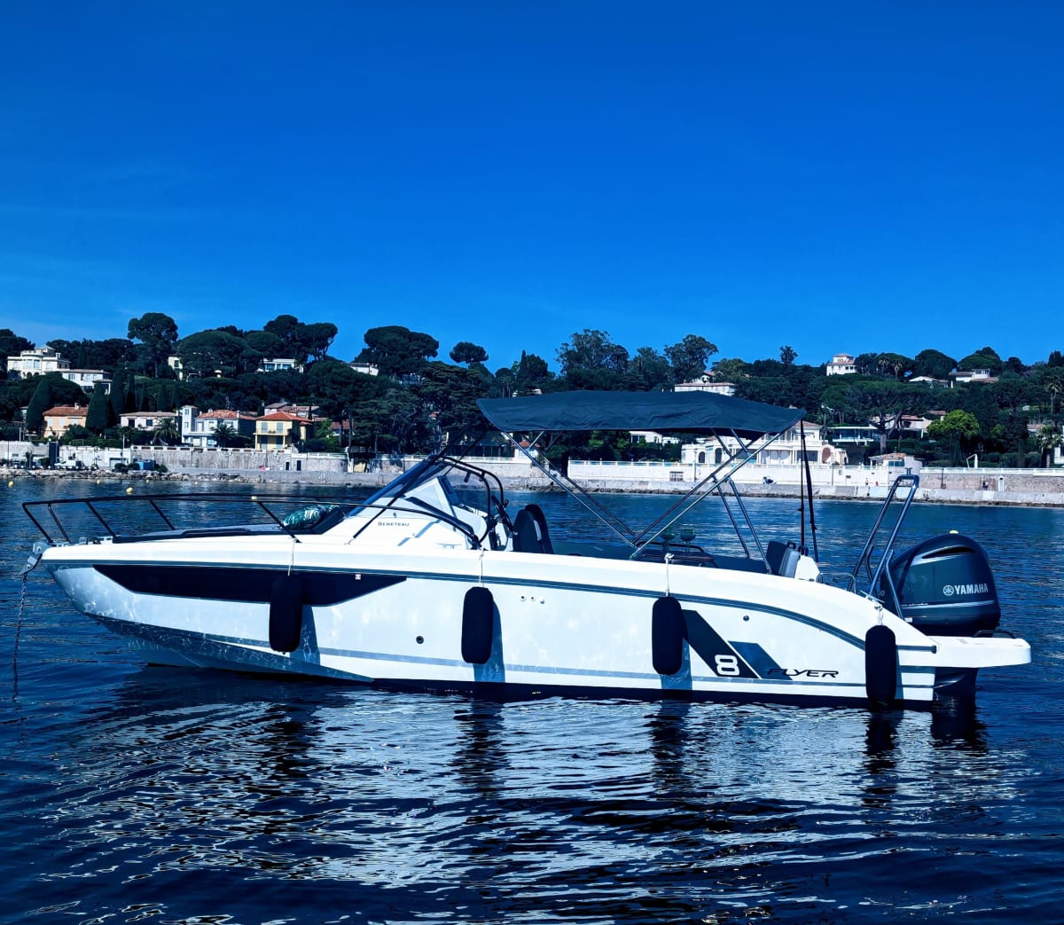 Ein ganzer Tag voller Magie in Antibes auf einem Motorboot