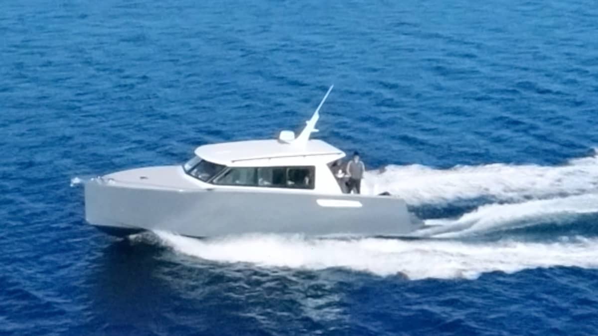 Discover Korčula on a motorboat for 9h