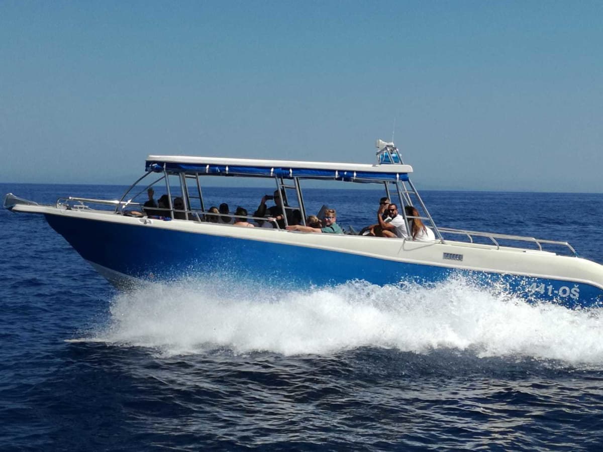Découvrez les rivages de Split : une excursion d'une journée complète à bord d'un bateau à moteur