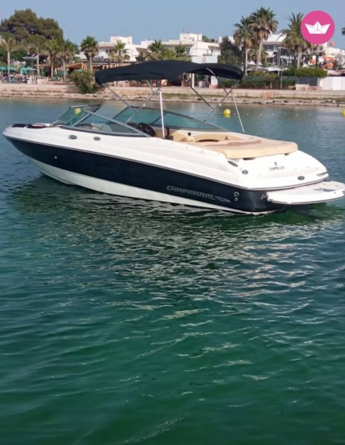 Excursión personalizada en barco por Ibiza: una escapada de día completo.