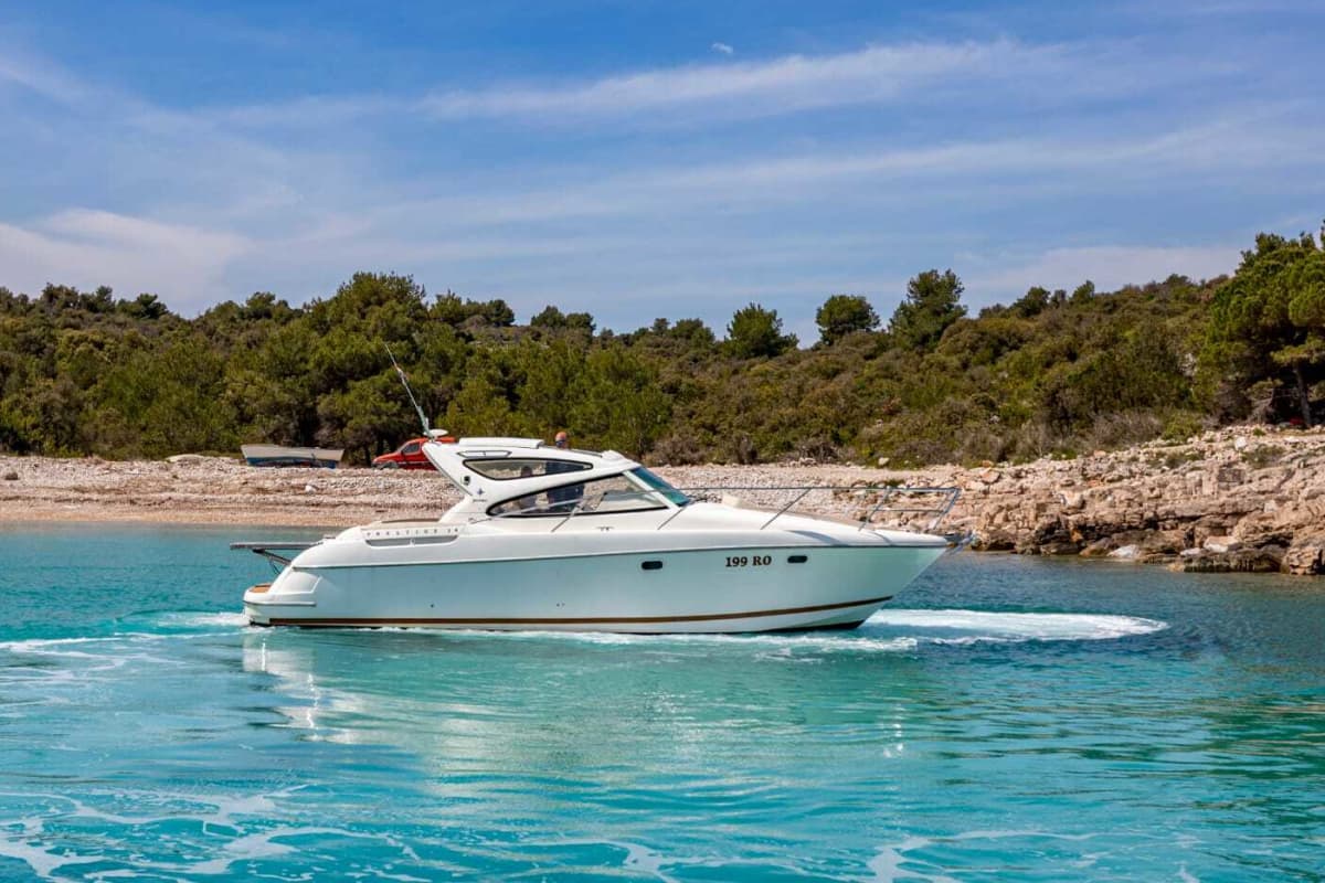 Explorez les baies cachées de Split en bateau à moteur