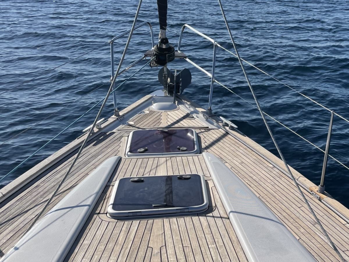 Escursione privata in barca a vela di 9 ore a Cagliari