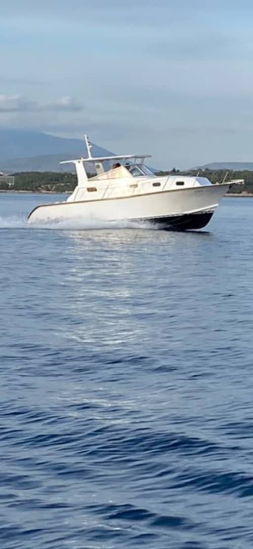 Profitez de 7 heures de navigation à moteur à Spetses