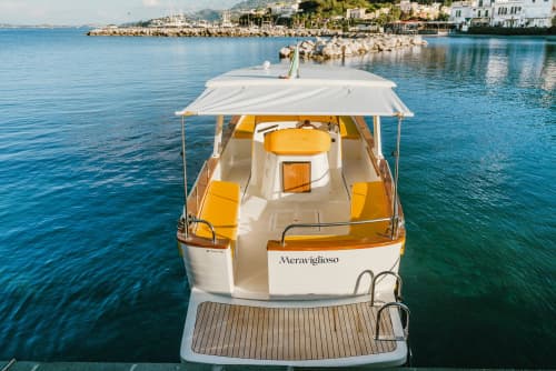 Entdecken Sie Ischia auf einer 7-stündigen Motorboottour.
