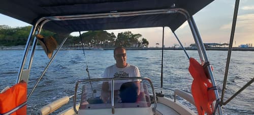 Ontspan 4 uur lang op een motorboot in Budva.