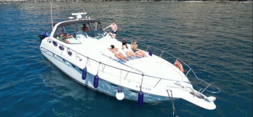 Mieten Sie ein Motorboot für 4 Stunden Spaß