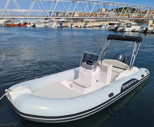Entdecken Sie Bandol auf einer halbtägigen Motorbootfahrt