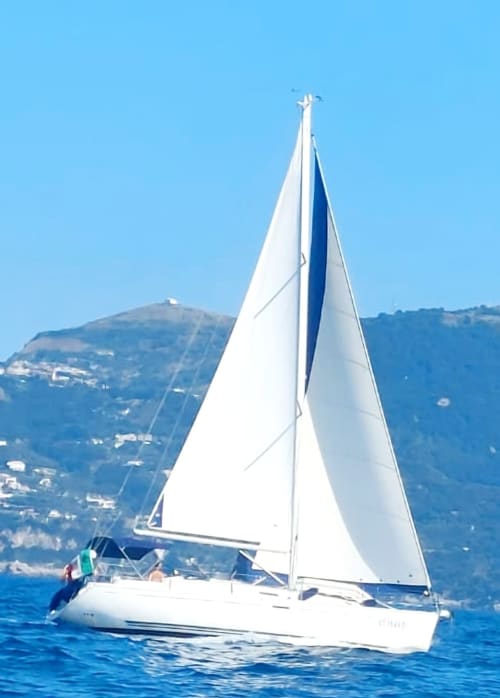 Sorrente et le golfe de Naples : excursion d'une journée en voilier avec apéritif