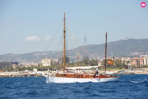Full-day sailing experience in Barcelona