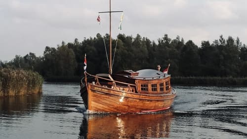 Embarque no barco de madeira do Biesbosch e deixe-se levar! (De Drimmelen)