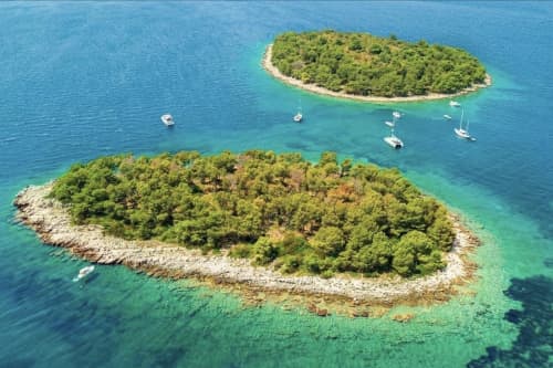 Entdecken Sie Trogir: Ein sonniger Tag auf einem Motorboot