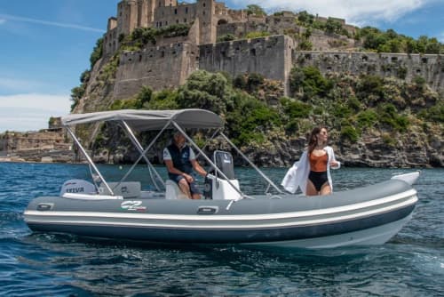 Einfacher Forio-Ausflug: Eine 4-stündige Bootstour mit einem Motorboot