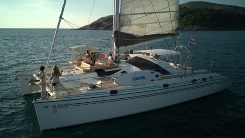 Relaxe em Phuket: 10h30 de sol em um catamarã.