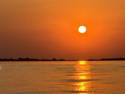 Navigation au coucher du soleil