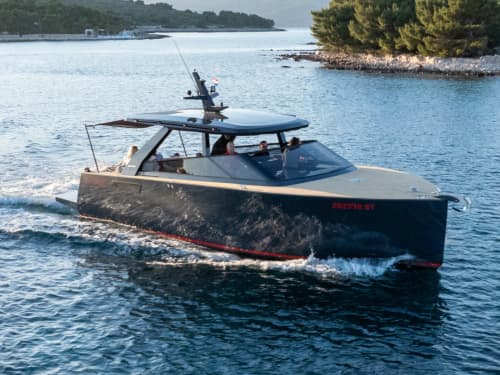 Louez un bateau à moteur pour 4 heures de plaisir