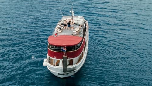 Entdecken Sie Dalmatien auf einer 4-stündigen Motorboottour.